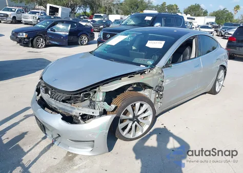 2018 Tesla Model 3 Long Range/Mid Range z USA, uszkodzony, nr VIN 5YJ3E1EA3JF032076